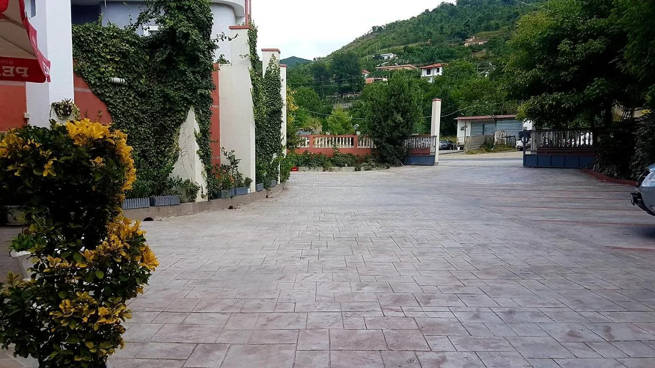 Hotel Te Sadiku Gramsh アルバニア